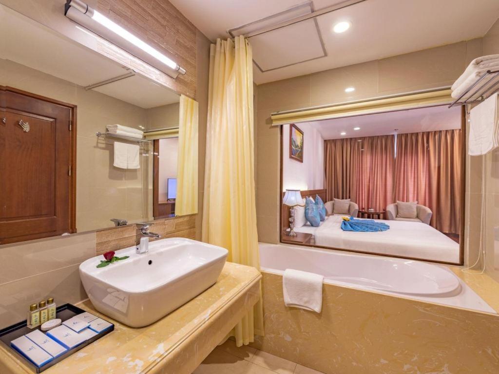 Lam Giang Hotel Vinh Exterior photo