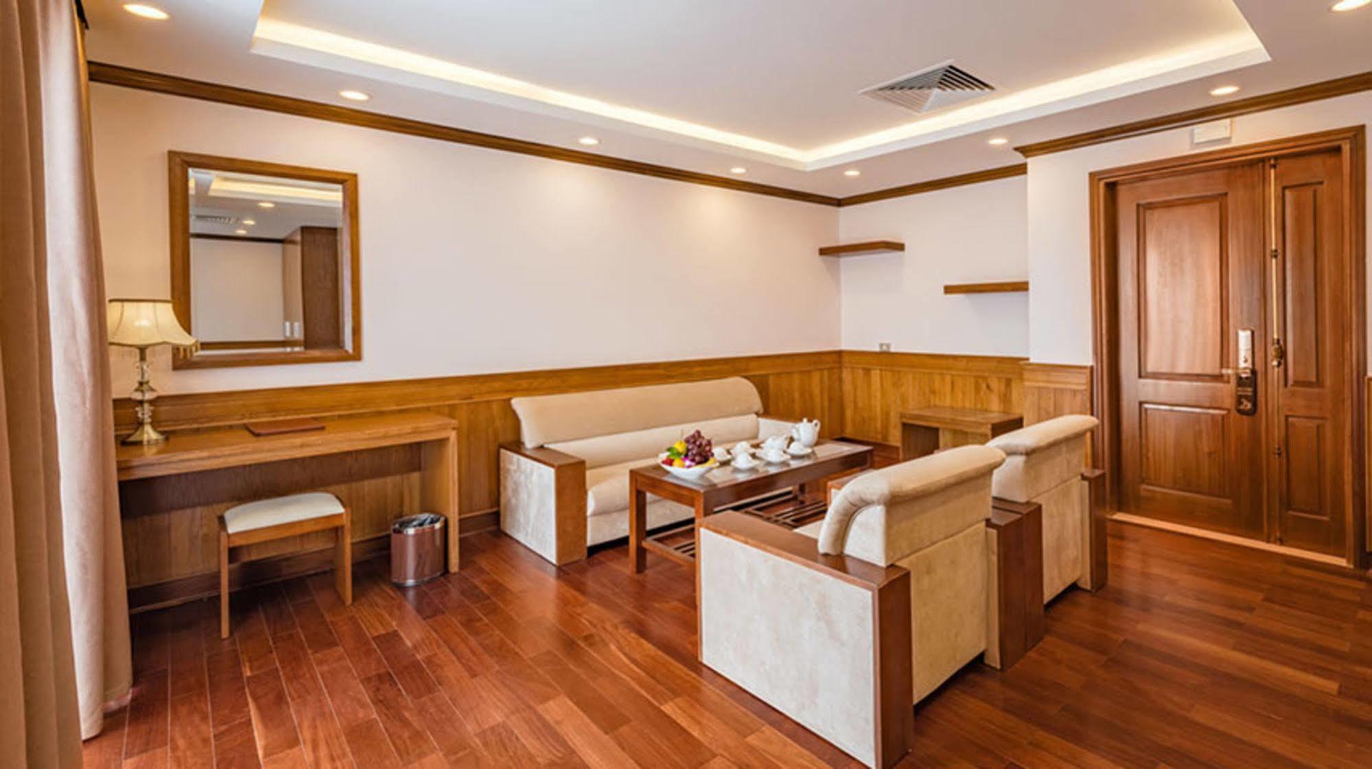 Lam Giang Hotel Vinh Exterior photo