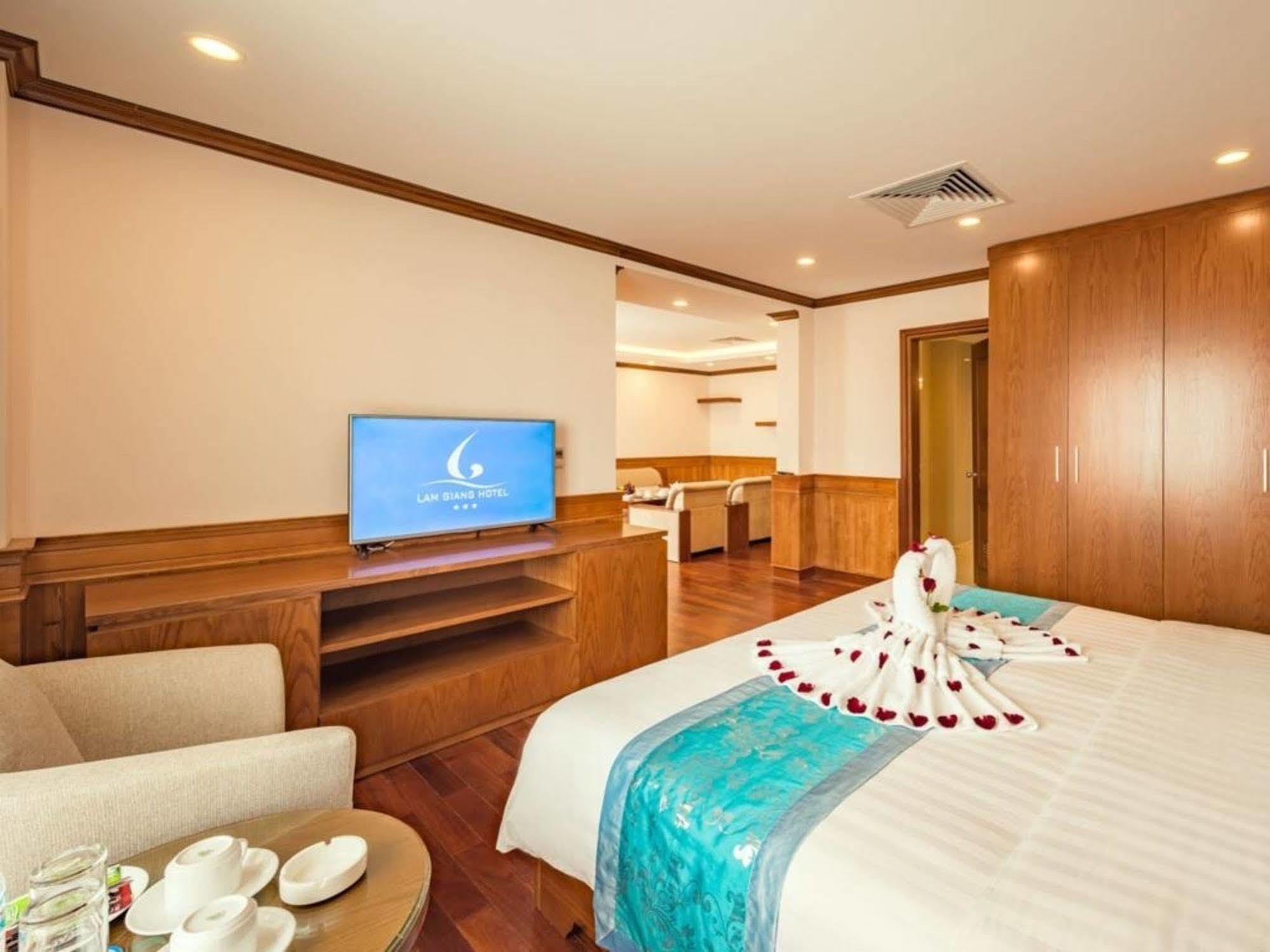 Lam Giang Hotel Vinh Exterior photo